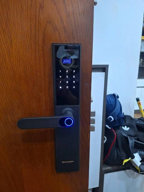 Thi công khóa Sharp giá rẻ tận nơi